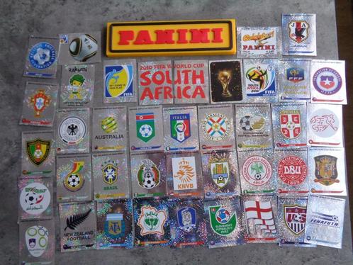 PANINI VOETBAL STICKERS WORLD CUP 2010 S.AFRICA emblemen 40x, Hobby en Vrije tijd, Stickers en Plaatjes, Ophalen of Verzenden