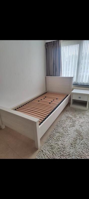 Slaapkamer bed klerenkast bureau beschikbaar voor biedingen