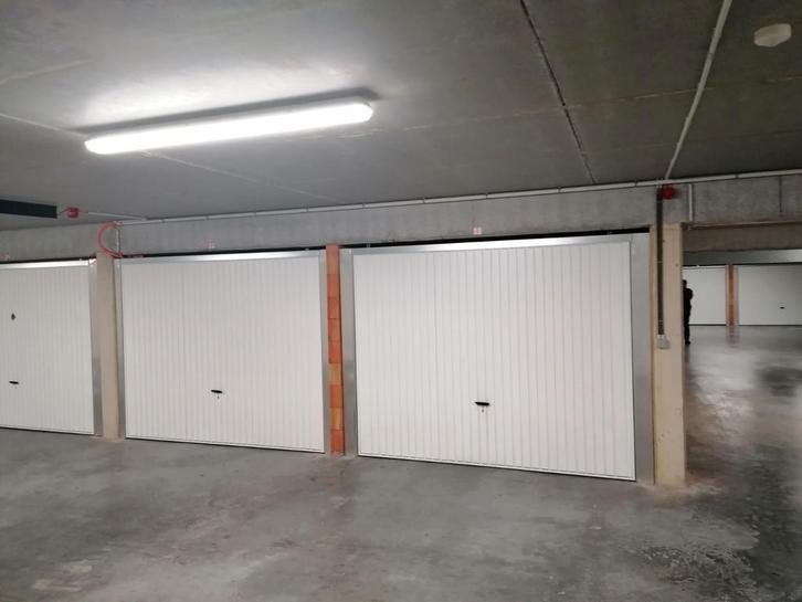 Te huur in Belzele Evergem nieuwe veilige garage, Autos : Divers, Garages