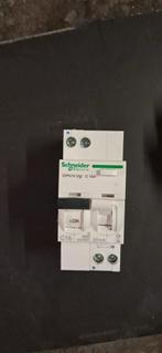 Schneider electric Differentieel, Doe-het-zelf en Bouw, Ophalen, Zo goed als nieuw