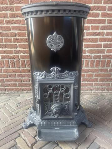 Mooie grote Godin houtkachel kolen 10KW verwarmd 380m3 beschikbaar voor biedingen