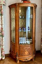Elegante vitrine Louis XV stijl – notelaar &gebogen glas, Ophalen