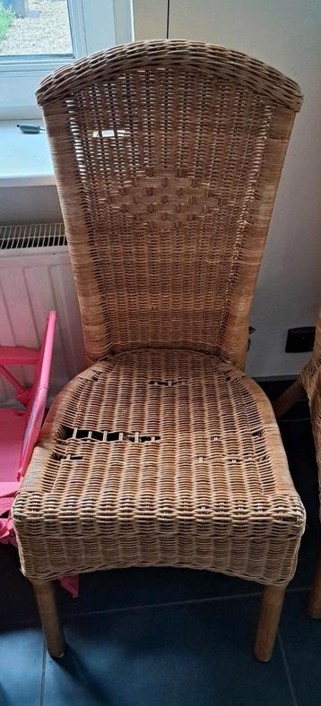4 rieten stoelen beschikbaar voor biedingen