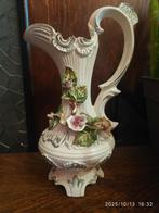 Aiguière en porcelaine de Capodimonte., Ophalen