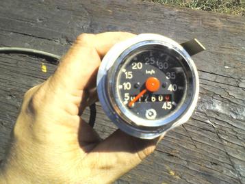 Speedometers for motorcycles and bicycles