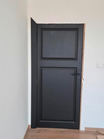  Porte intérieure peinte en noir – 191 x 80,5 cm beschikbaar voor biedingen
