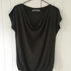 Donkergroen Tshirt met zwart printje. Lola & Liza maat XS, Lola & Liza, Ophalen of Verzenden, Zo goed als nieuw, Korte mouw