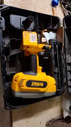 DeWalt Accu Tacker, Ophalen