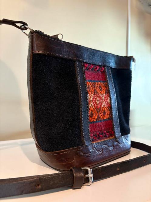 Vintage suède en leer kelim cross over tasje, Handtassen en Accessoires, Tassen | Schoudertassen, Zo goed als nieuw, Blauw, Leer