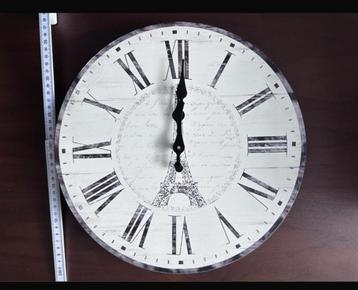 Wandklok Parijs beschikbaar voor biedingen