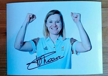 Gesigneerde foto van Jolien d'Hoore.  beschikbaar voor biedingen