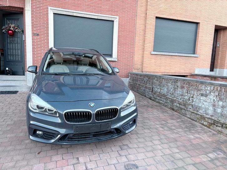 À vendre très belle BMW218d euros 6b, Autos, BMW, Particulier, Toit panoramique, Automatique, Enlèvement