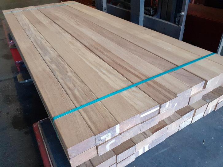 Partij 10 stuks Iroko balken 54x98x5050mm -  € 695 euro, Tuin en Terras, Palen, Balken en Planken, Nieuw, Balken, 250 cm of meer