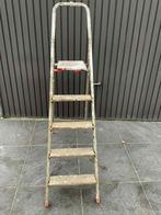 Industriële oude vintage trapladder - 5 treden, Doe-het-zelf en Bouw, Ladders en Trappen, Ophalen of Verzenden, Gebruikt
