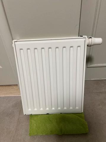 Radiator WC 40 x 40 cm met thermostaat beschikbaar voor biedingen