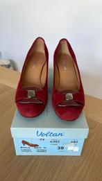 Rode suede schoenen Maat 39 Merk Voltan, Voltan, Ophalen of Verzenden, Gedragen, Rood