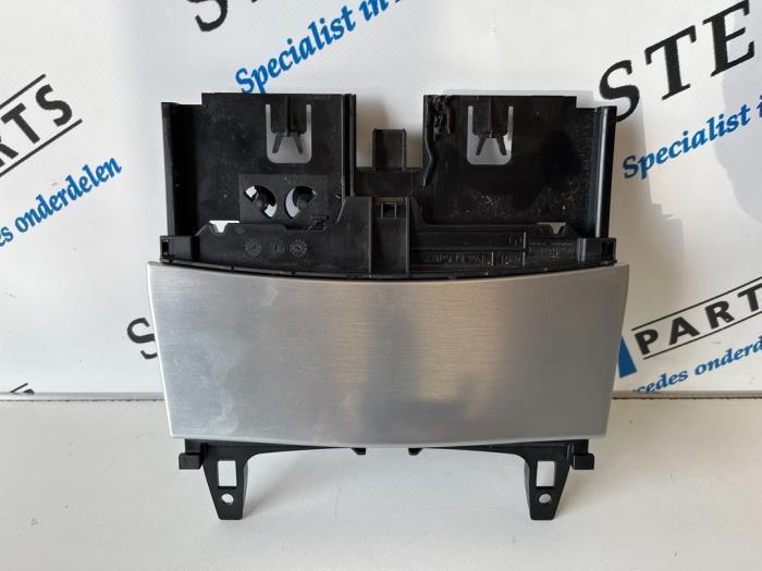 Cendrier avant d'un Mercedes C-Klasse, Autos : Pièces & Accessoires, Habitacle & Garnissage, Mercedes-Benz, Utilisé, 3 mois de garantie