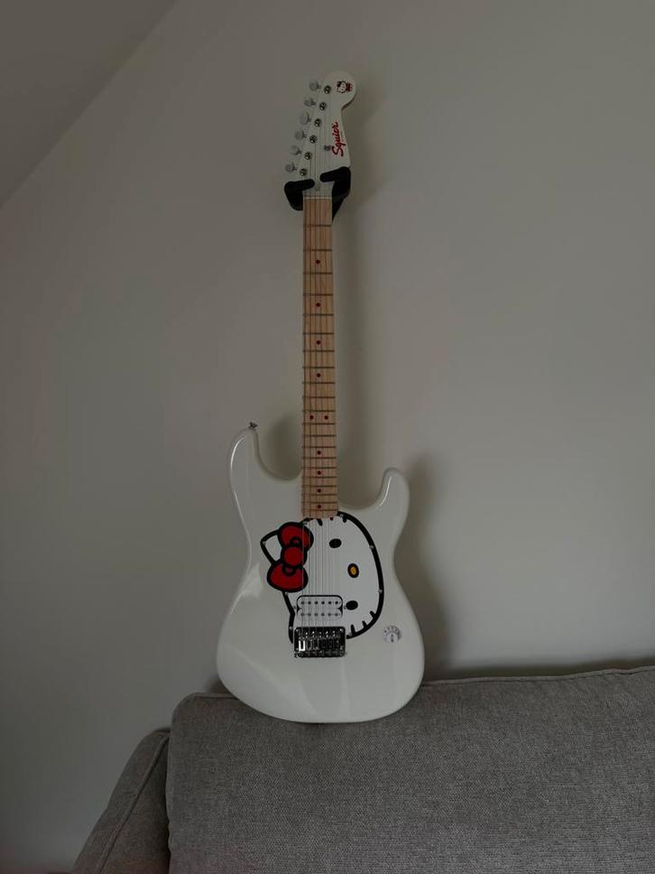 Squier Hello Kitty Stratocastee, Musique & Instruments, Instruments à corde | Guitares | Électriques, Enlèvement