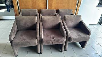 6 stoelen als nieuw beschikbaar voor biedingen