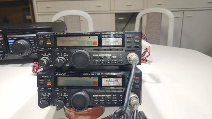 2 KENWOOD VHF-UHF ALL MODE TRANSCEIVER, Telecommunicatie, Zenders en Ontvangers, Gebruikt, Zender en Ontvanger, Ophalen