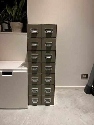 Mewaf vintage kastjes beschikbaar voor biedingen