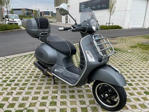 PIAGGIO VESPA 300 * 2.500 km * AKRAPOVIC *GARANTIE * CT ok, Motoren, Motoren | Piaggio, Bedrijf, Scooter, 12 t/m 35 kW, 1 cilinder