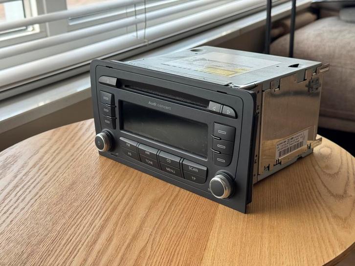 Originele Audi Concert radio – A3 – werkt goed - geen code, Auto diversen, Autoradio's, Zo goed als nieuw, Ophalen
