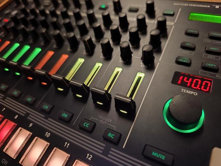 Roland TR8S, Muziek en Instrumenten, Soundmodules, Gebruikt, Roland, Ophalen of Verzenden