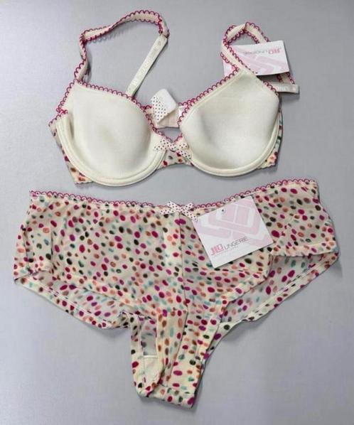 Jennifer Lopez JLO Lingerie creme roze beugelbh broekje 32B, Kleding | Dames, Ondergoed en Lingerie, Setje, Ophalen of Verzenden