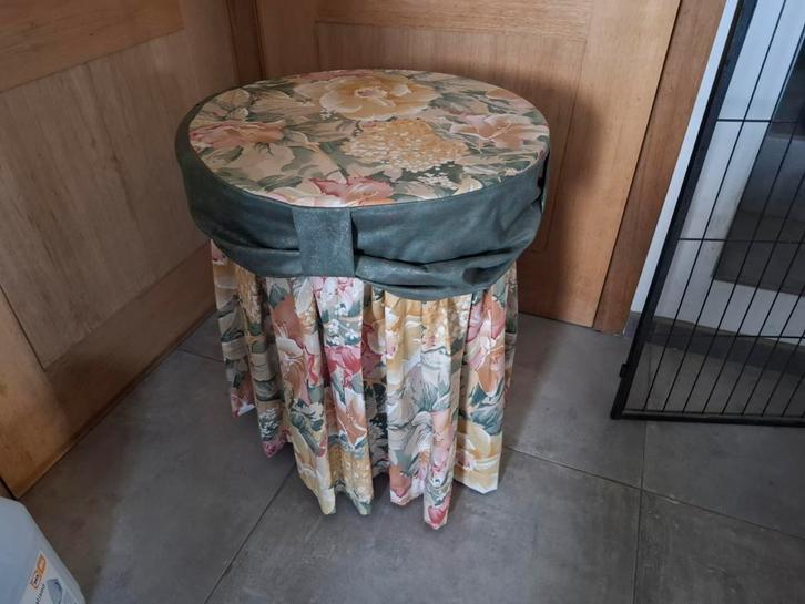 Bijzettafel + tafelkleed, Huis en Inrichting, Tafels | Bijzettafels, Zo goed als nieuw, Ophalen