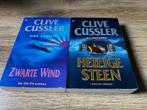 Clive Cussler Zwarte Wind en Heilige Steen, Livres, Romans, Enlèvement ou Envoi, Comme neuf