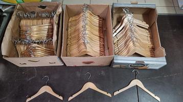 vele kinderkleding kleerhangers vanaf 0.20 euro beschikbaar voor biedingen