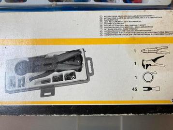 Automatische Afstrip- en kabelschoentzngenset beschikbaar voor biedingen