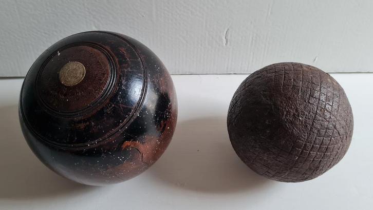 Antiek Britse Lignum Vitae bowl bal + metalen petanque, Sport en Fitness, Bowlen, Gebruikt, Bal, Ophalen of Verzenden