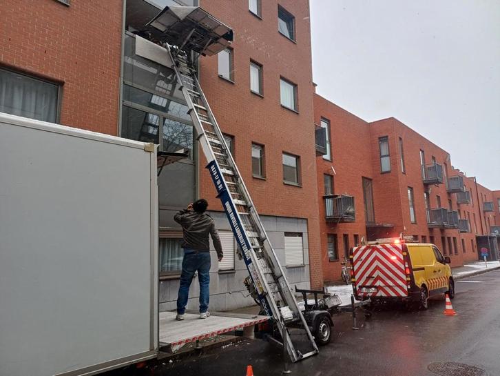 Verhuislift + Verhuiswagens Huren in Antwerpen 0479171001, Offres d'emploi, Emplois | Chauffeurs, Premier Emploi, Contrat à durée indéterminée