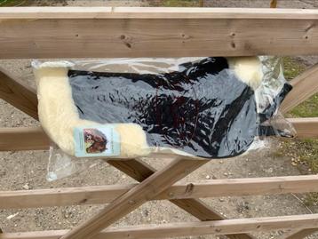 NIEUW zadel bontje / wolletje / onderlegger / half pad FRA beschikbaar voor biedingen