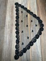 Driehoekige rouwsjaal? Zwart visnetveter 70x118, Kleding | Dames, Ancien, Verzenden, Gedragen, Sjaal