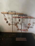 Metalen ketting op statief, Antiek en Kunst, Ophalen of Verzenden