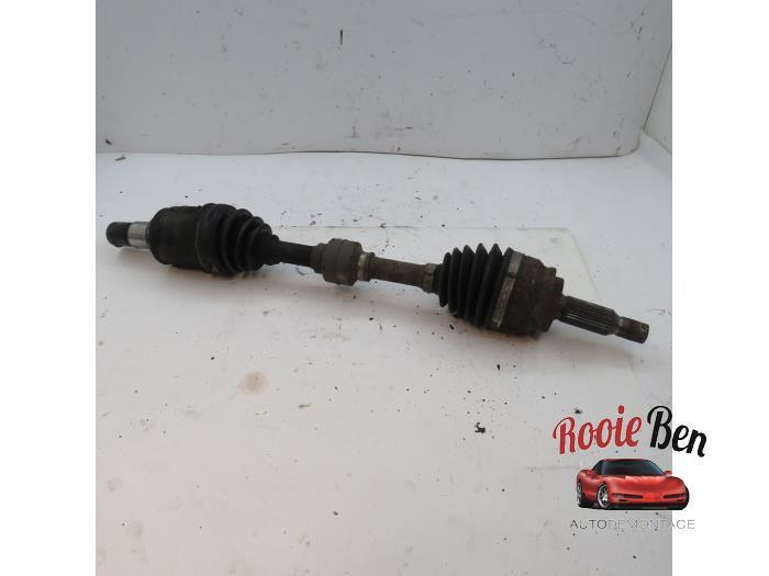 Aandrijfas links-voor van een Mitsubishi Lancer, Auto-onderdelen, Remmen en Aandrijving, Mitsubishi, Gebruikt, 3 maanden garantie