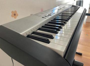 Keyboard Casio LK 130 + standaard, in Perfecte conditie beschikbaar voor biedingen