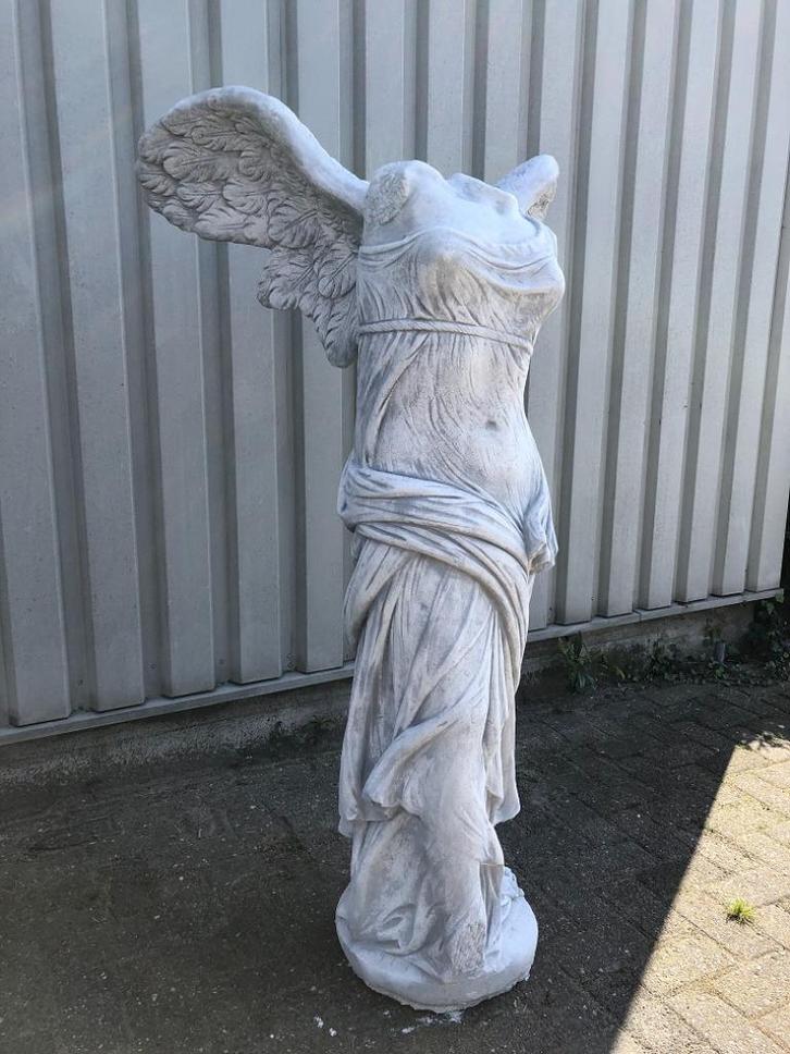 Prachtig massief Engel Nikè beeld, uniek!!, Tuin en Terras, Tuinbeelden, Engelenbeeld, Steen, Ophalen of Verzenden