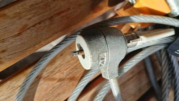 beveiligingskabel voor laptops beschikbaar voor biedingen