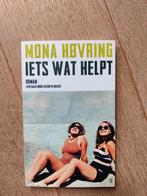 Mona Høvring - Iets wat helpt, Boeken, Nieuw, Ophalen of Verzenden, Mona Høvring