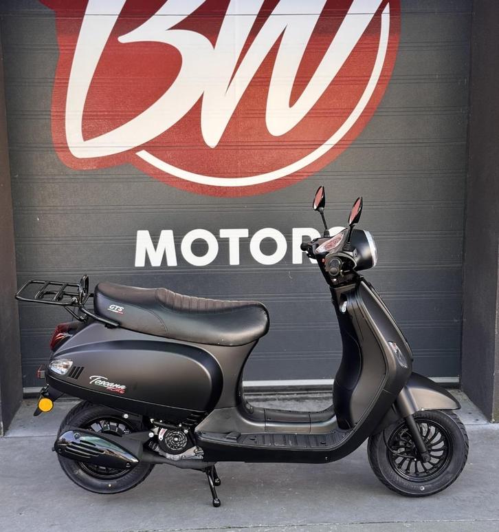 GTS Toscana Pure Carbon Black @ BW Motors Mechelen, Fietsen en Brommers, Brommers | Overige merken, Nieuw, Klasse B (45 km/u)
