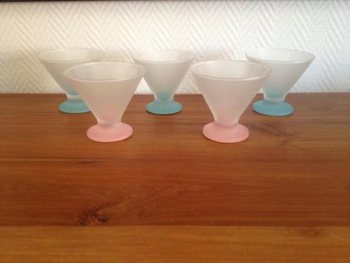 Blauwe en roze ijscoupes in glas 5 stuks, Huis en Inrichting, Keuken | Servies, Zo goed als nieuw, Glas, Ophalen of Verzenden