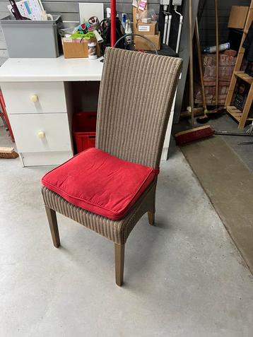 Lot de 6 chaises de marque Loom, avec coussin rouge