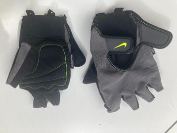 Paardrijhandschoenen beschikbaar voor biedingen