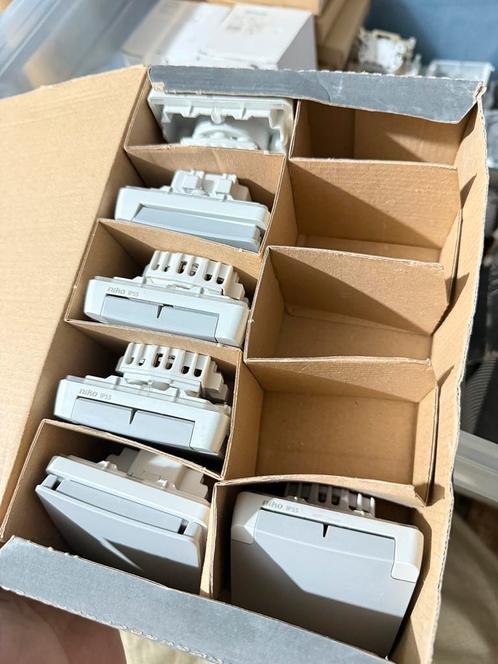Niko opbouw contactdoos, Doe-het-zelf en Bouw, Elektriciteit en Kabels, Zo goed als nieuw, Ophalen