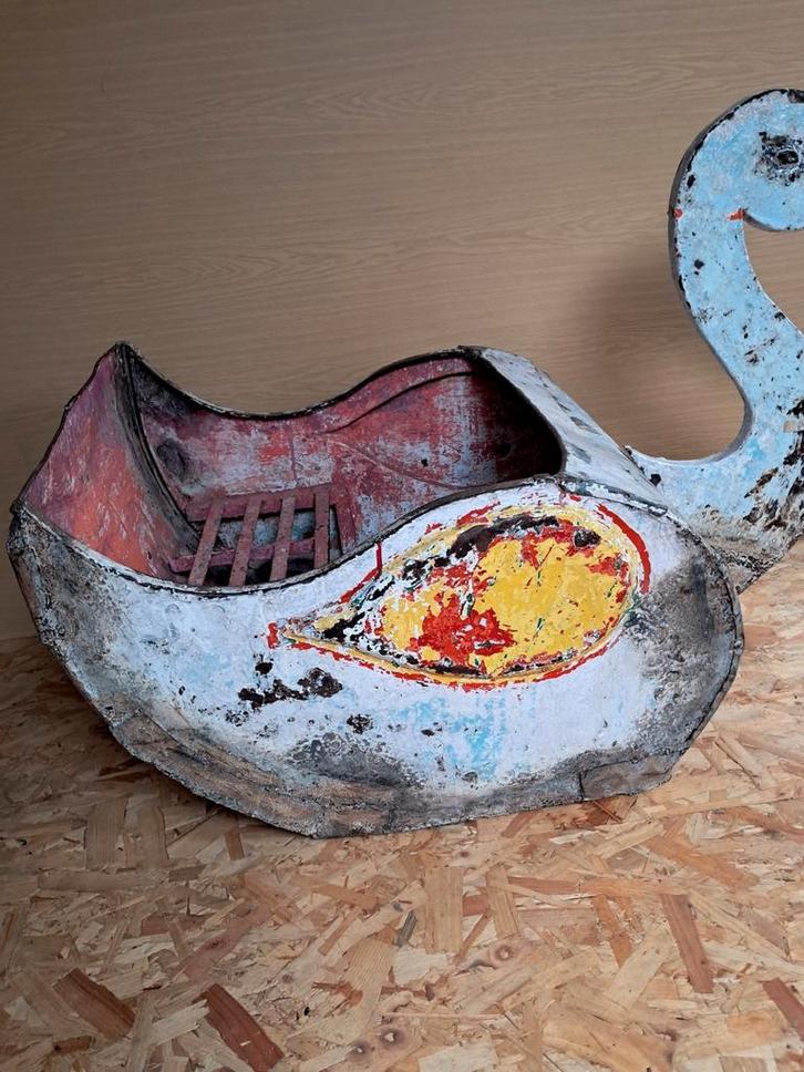 Antieke kermisattractie 2 zwanen nu 25% korting, Antiek en Kunst, Kunst | Designobjecten, Ophalen