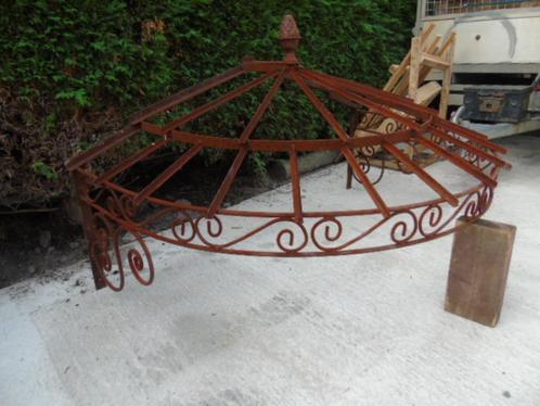Roestig gepatineerd smeedijzeren baldakijn met halve maan, Tuin en Terras, Tuinmeubel-accessoires, Nieuw, Ophalen